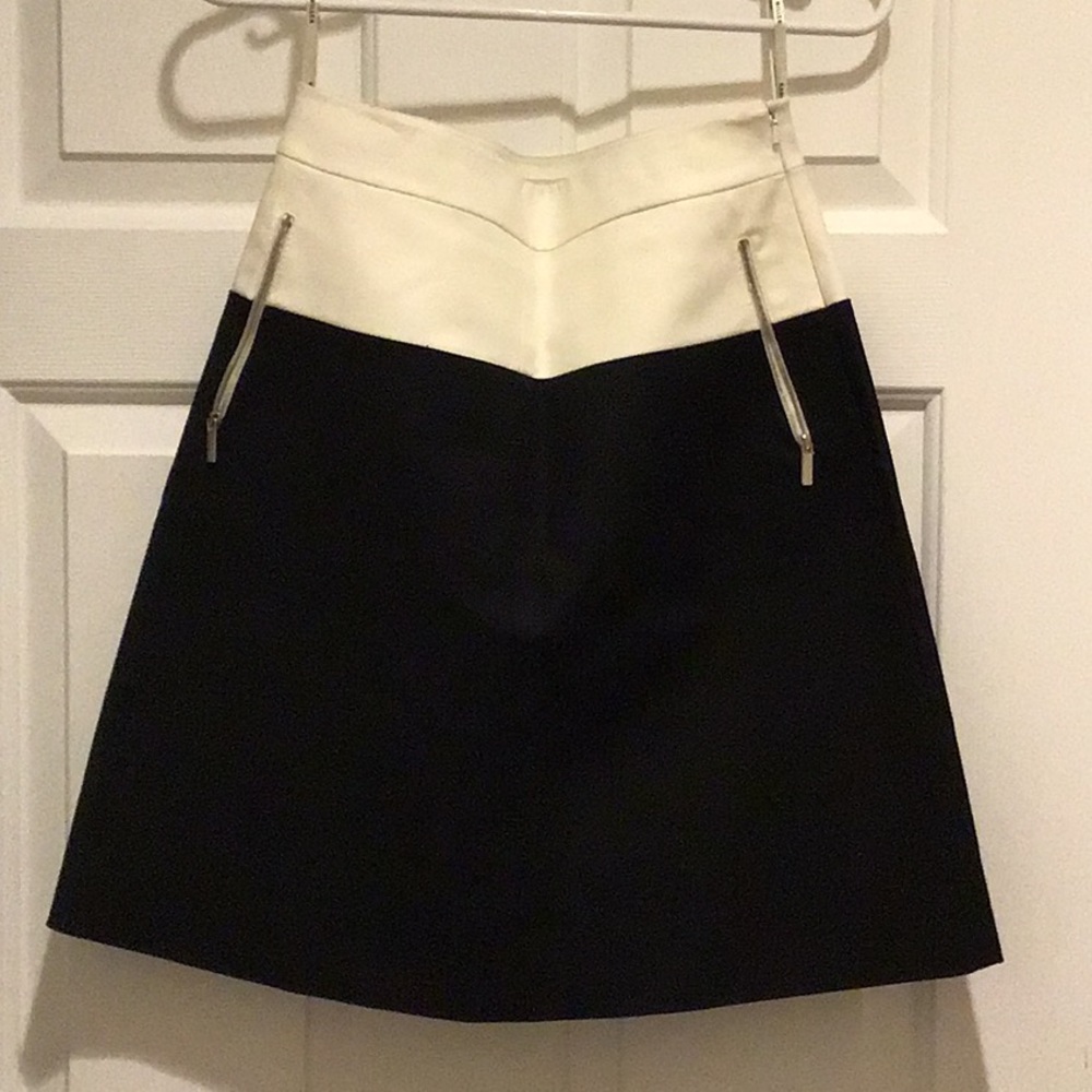 A-line skirt in black and cream